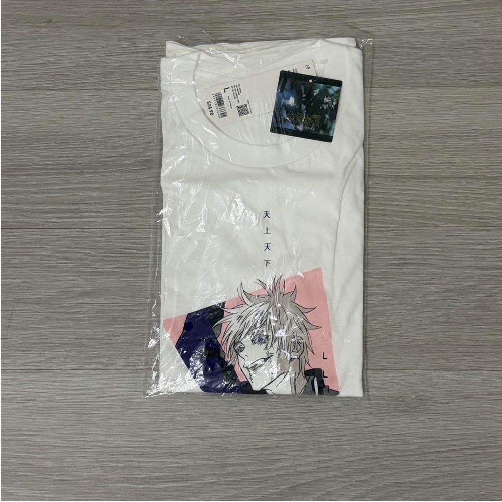 Anime JUJUTSU KAISEN Season 2 Uniqlo Short-Sleeve Graphic T-Shirt Size: Large